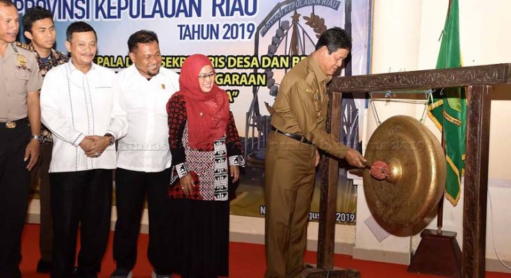Plt. Gubernur Kepri Buka Rapat Kerja Pemerintah Desa di Kabupaten Natuna